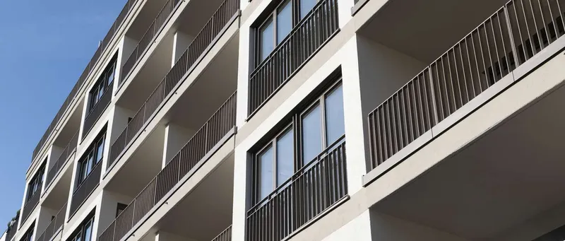 Schöne 3-Zi. Whg. mit hochwertiger Einbauküche, Balkon und Blick über Berlin! — photo 1